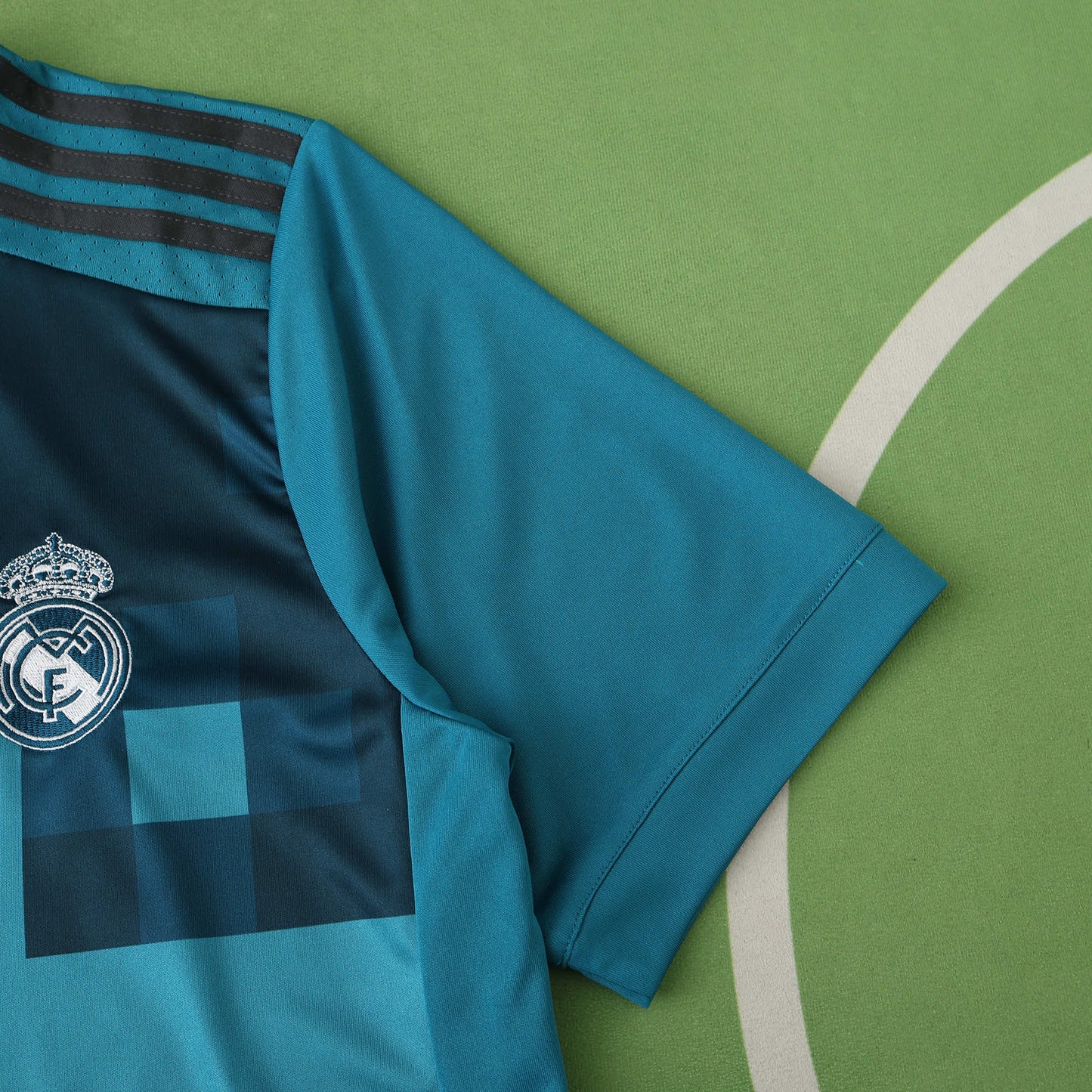 17/18 Season  Real Madrid CF third retro Fan version